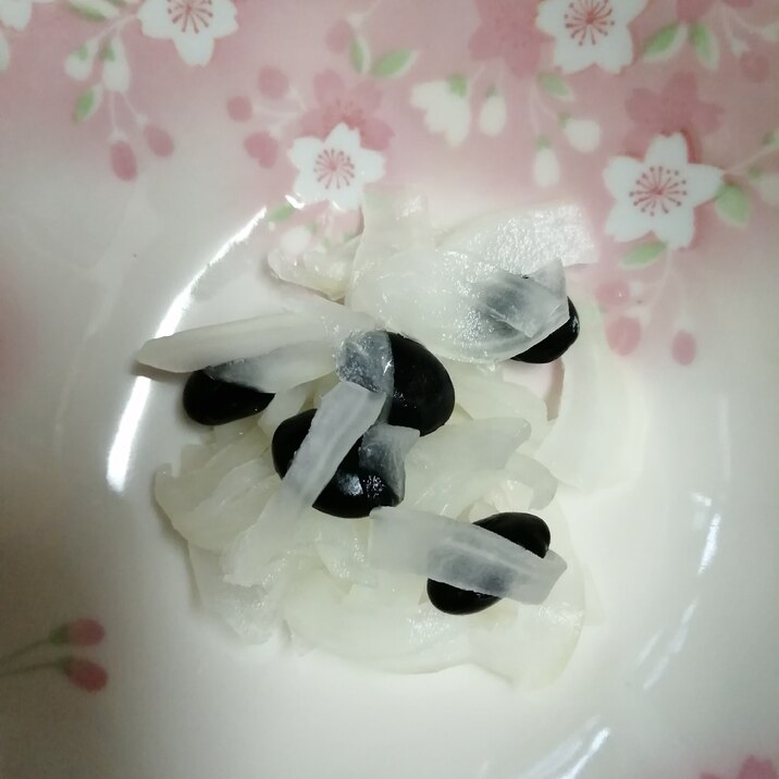 玉ねぎと黒豆の和え物